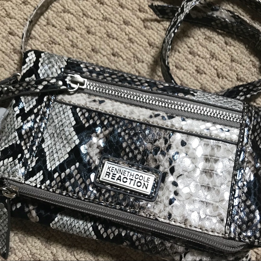 Cross body wallet